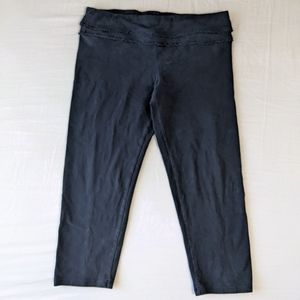 Betsey Johnson Black Capri Leggings Women's size Medium Athletic Wear